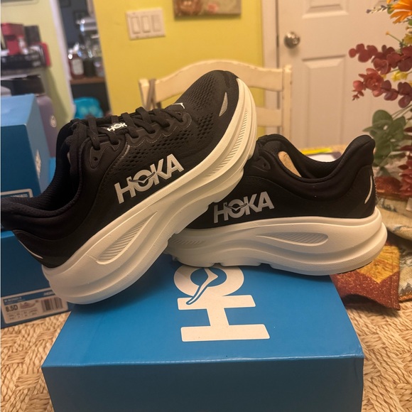 HOKA BONDI 9 sz 6 woman new in box - Picture 1 of 7